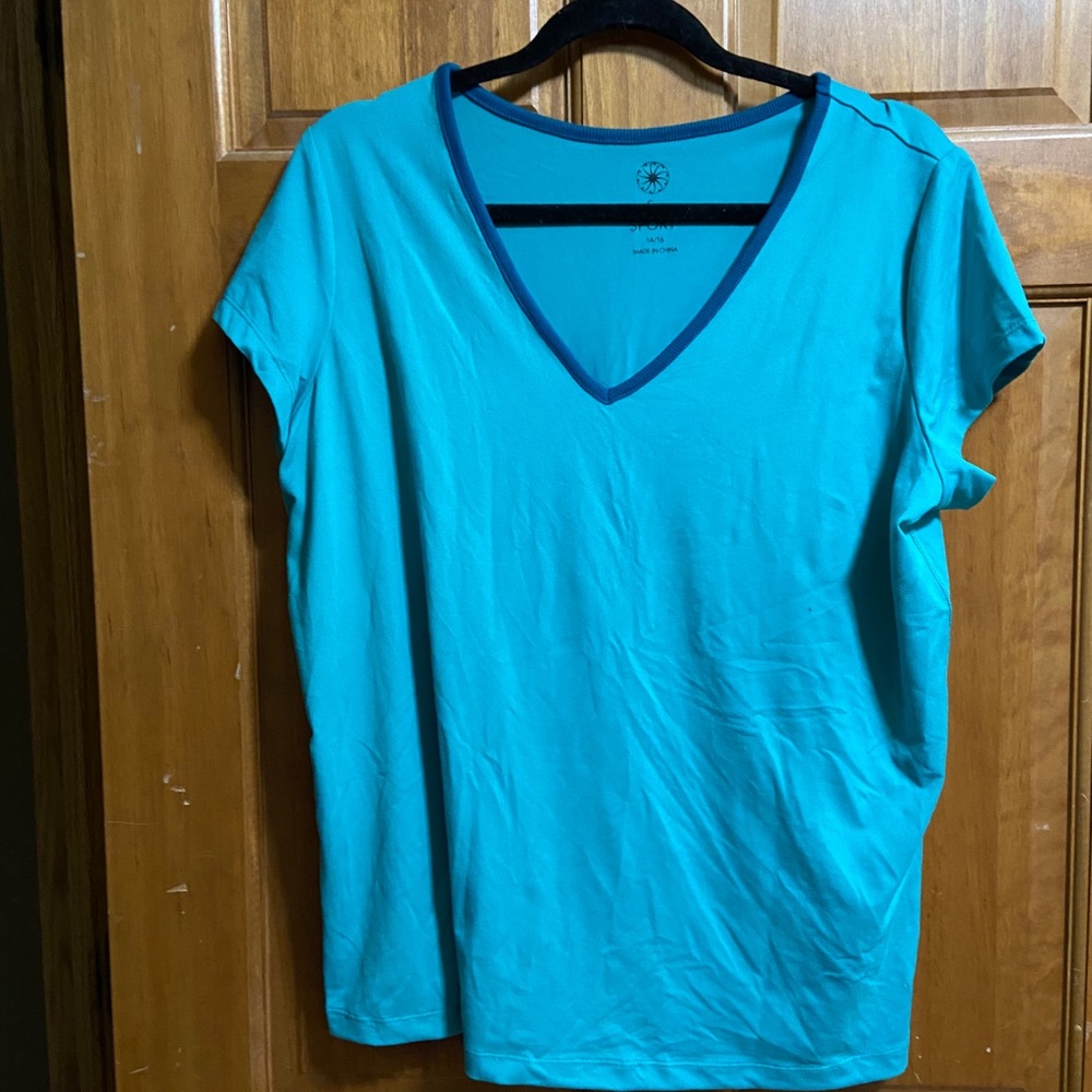 Full beauty v-neck top
